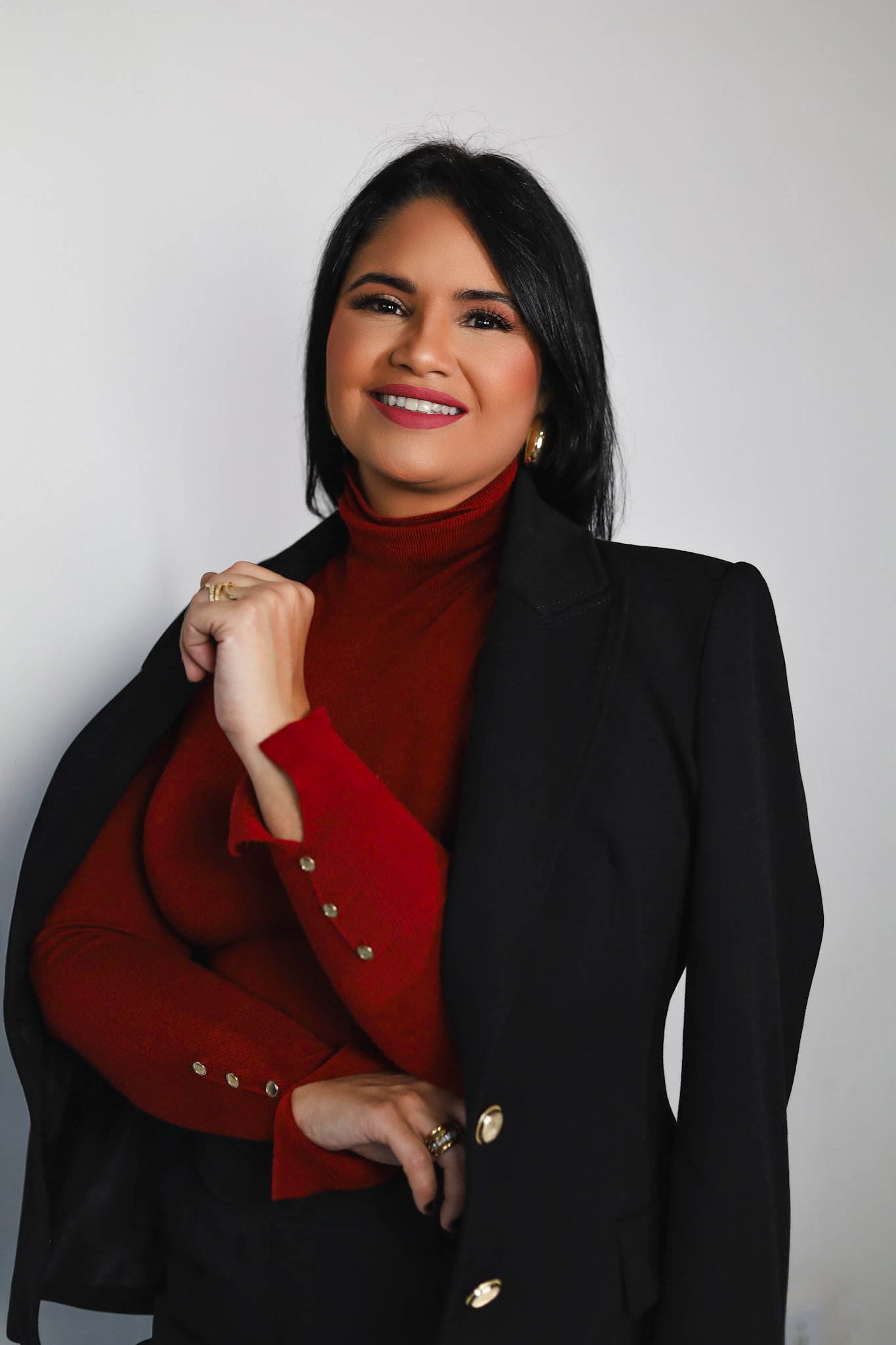Dra. Railine Oliveira em ambiente profissional